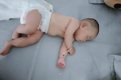 中国澳门6个月宝宝的辅食